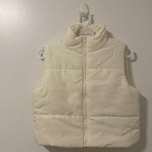 F21 white sleeveless jacket